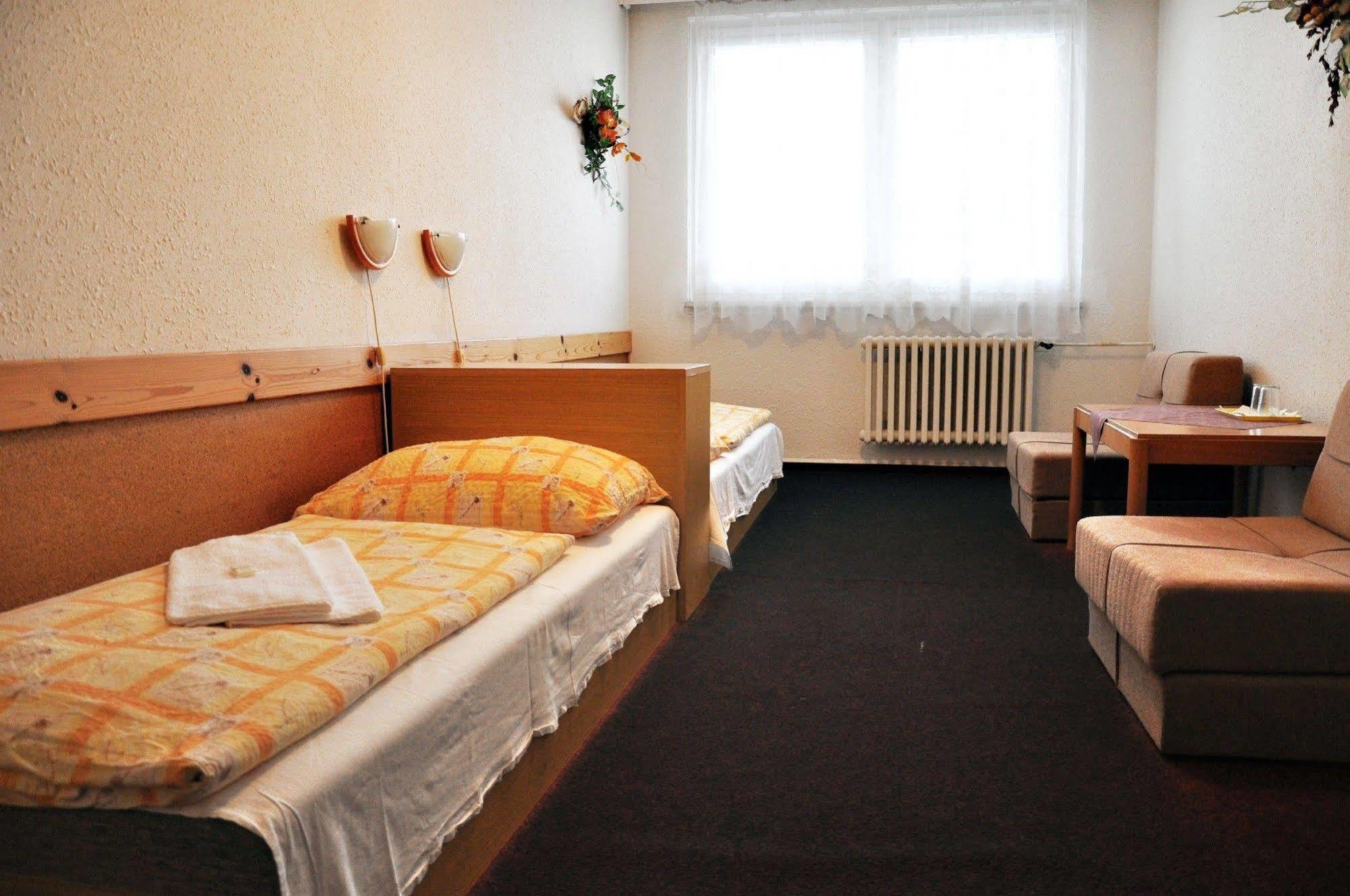 Hotel Milotel Оломоуц Экстерьер фото